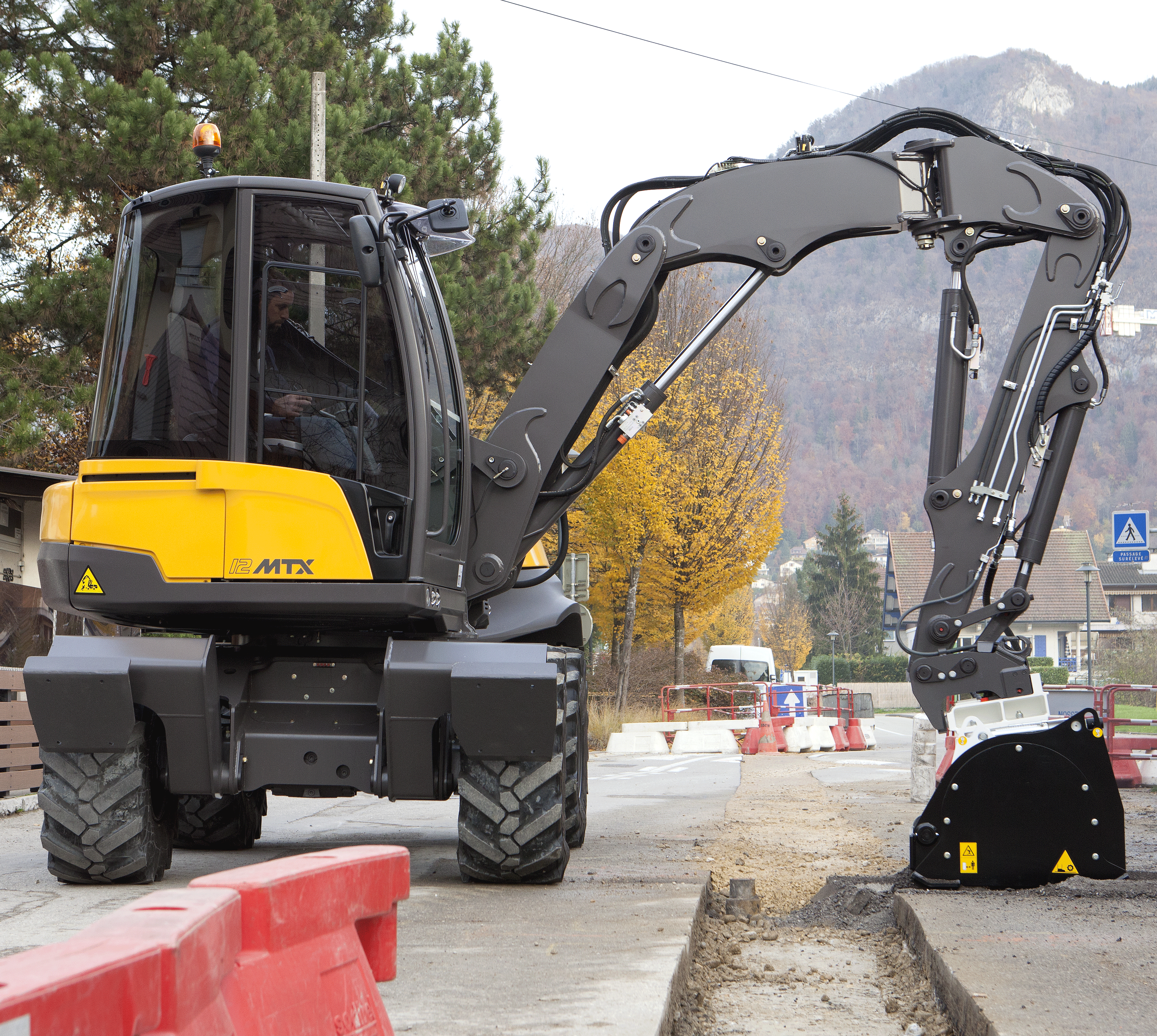 New 12MTX, a real tool carrier