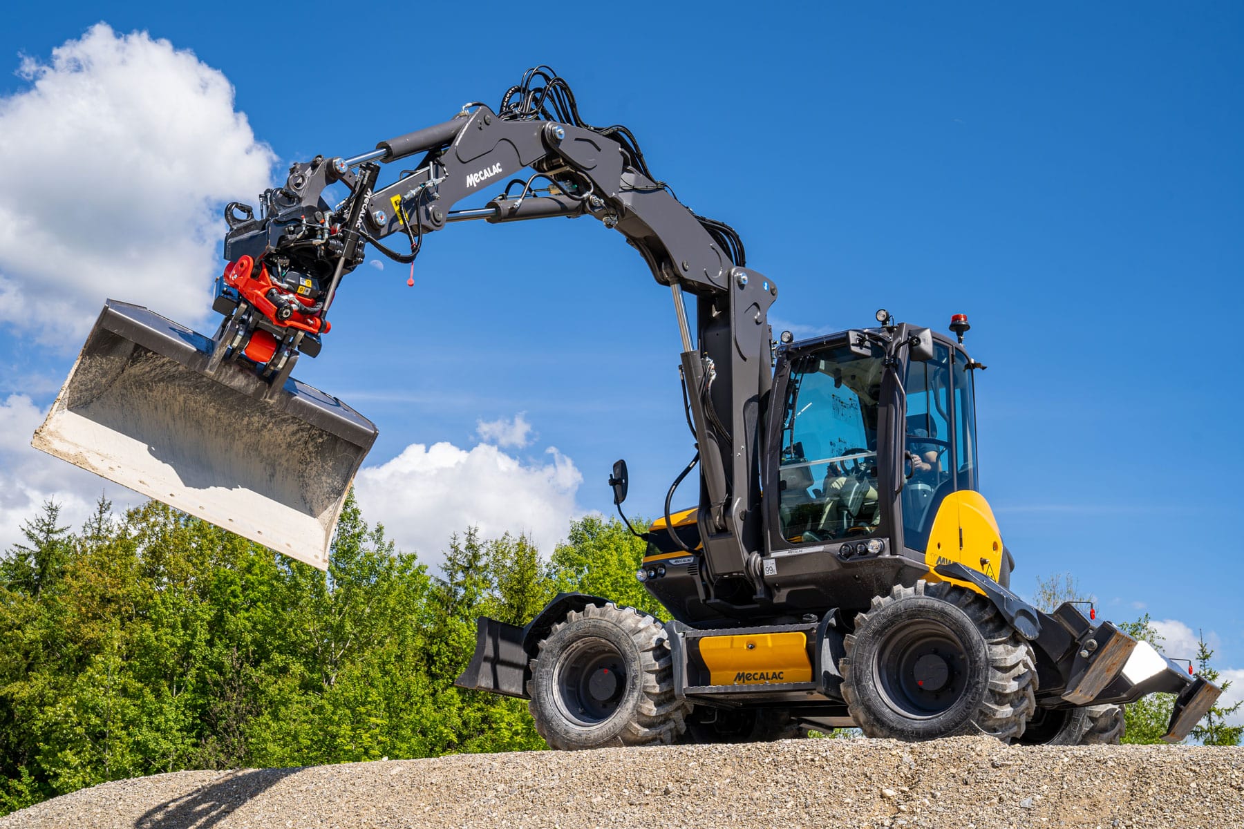 Mecalac bringt tiltrotatoren mr50 und mr60 auf den markt: die integrierte allround-lösung