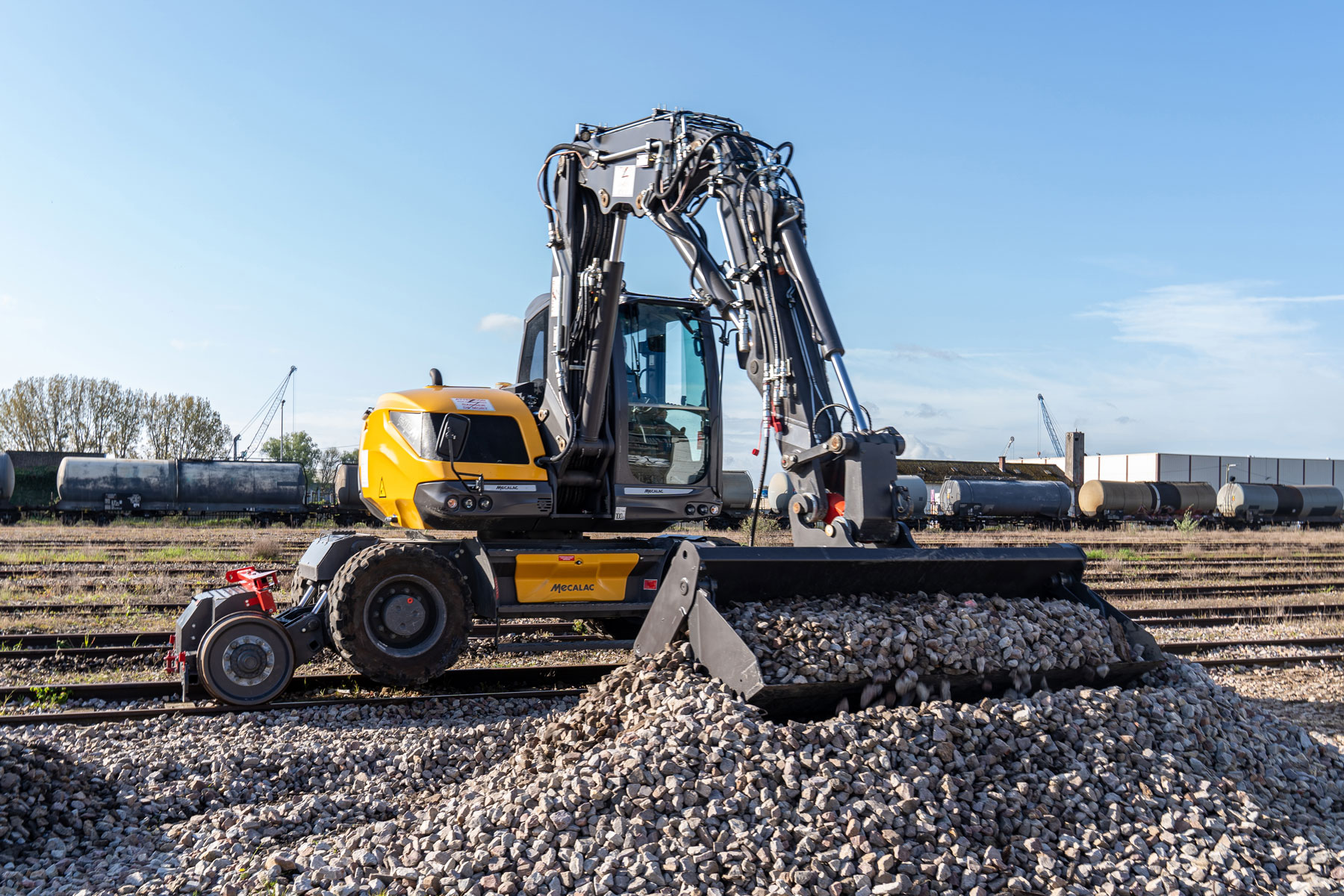 Les 4 machines rail-route Mecalac : une solution pour chaque chantier, rendez-vous aux Mecateameetings !