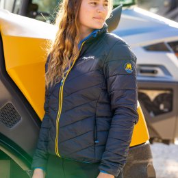 Women perform padded jacket