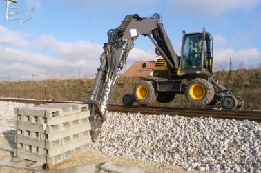 Attache rapide MECALAC, sur toute la gamme des pelles